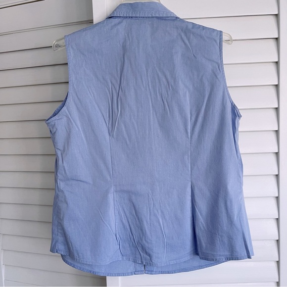 Sleeveless Blouse - Picture 3 of 4